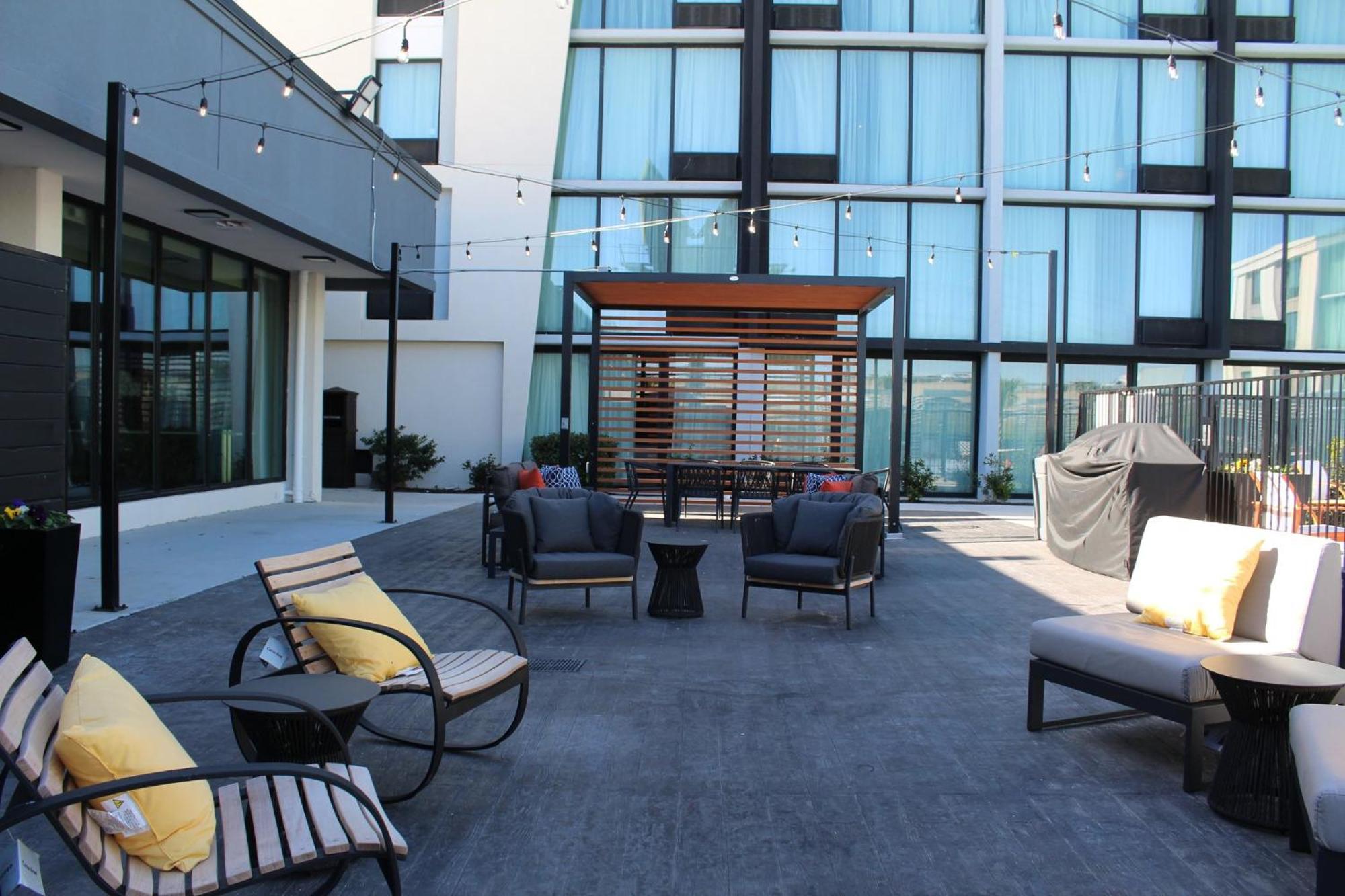Holiday Inn Dallas Market Ctr Love Field By Ihg Exterior foto